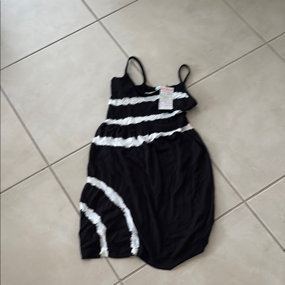 Ingear Other - NWT one size XS-XL swim cover stretchy 704